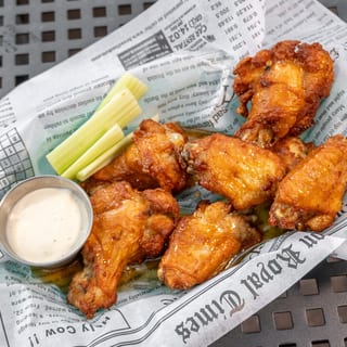 (8) Chicken Wings